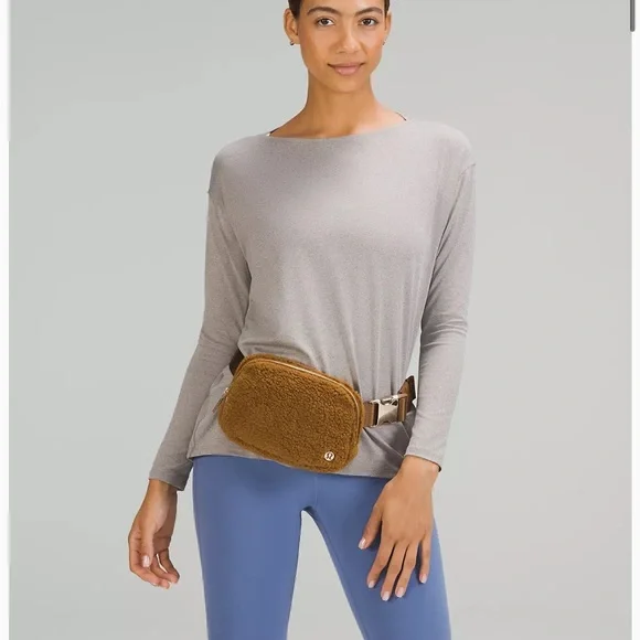 NWT! Lululemon Everywhere Fleece Belt Bag Burnt Caramel - Picture 2 of 14